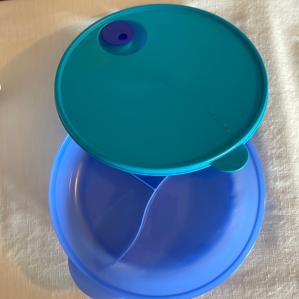 Tupperware centers divided bowl.